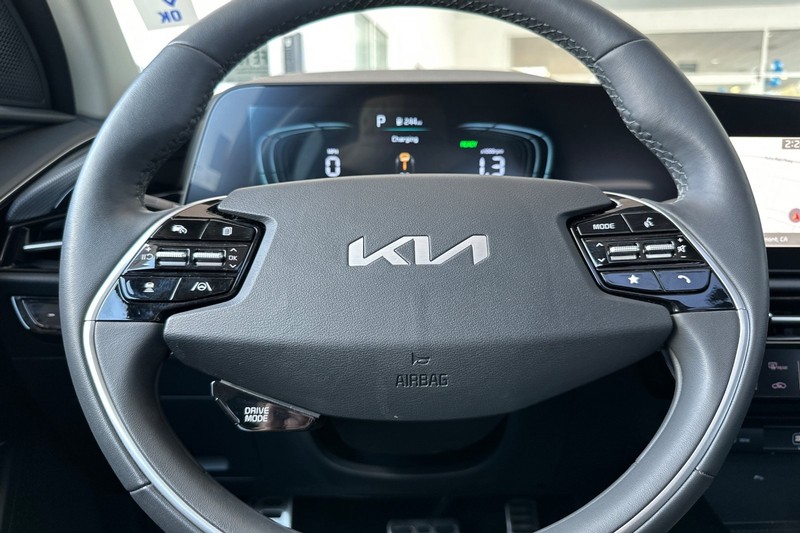 Kia Niro Plug-In Hybrid Vehicle Full-screen Gallery Image 35