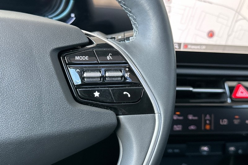 Kia Niro Plug-In Hybrid Vehicle Full-screen Gallery Image 38