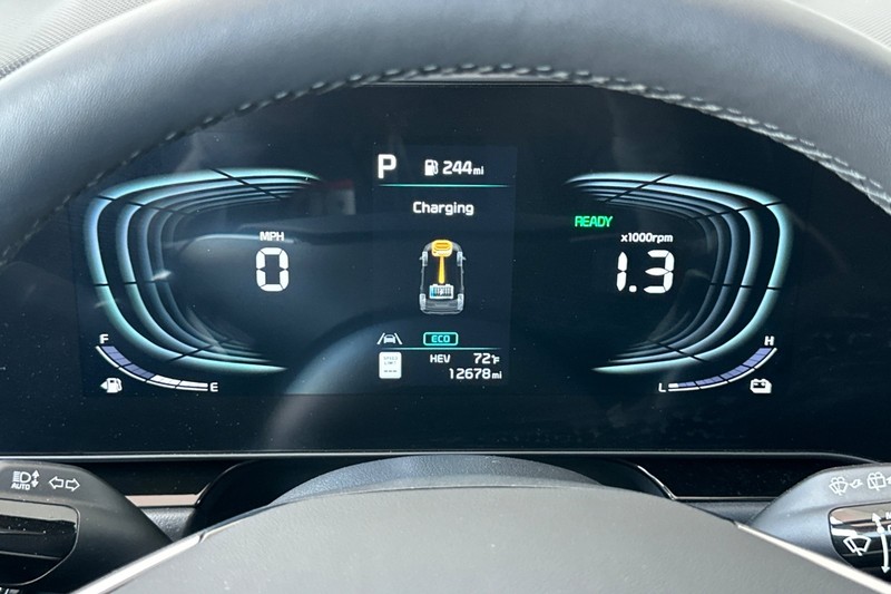 Kia Niro Plug-In Hybrid Vehicle Full-screen Gallery Image 40