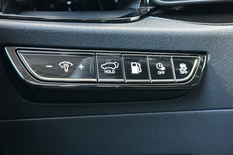 Kia Niro Plug-In Hybrid Vehicle Full-screen Gallery Image 42