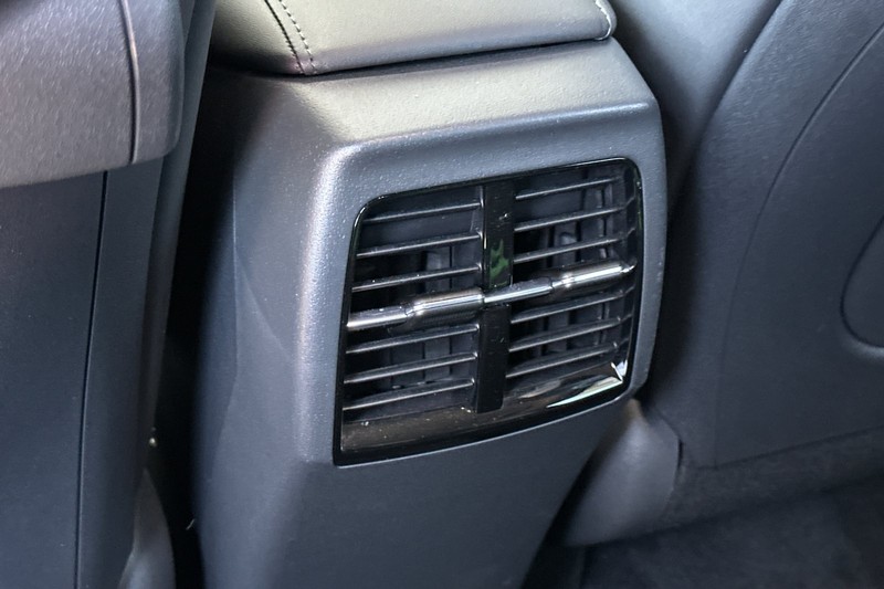 Kia Niro Plug-In Hybrid Vehicle Full-screen Gallery Image 43