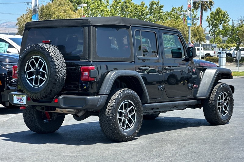 Jeep Wrangler Vehicle Full-screen Gallery Image 04