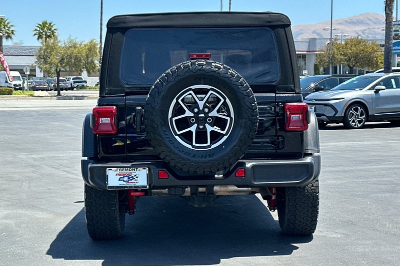 Jeep Wrangler Vehicle Full-screen Gallery Image 05