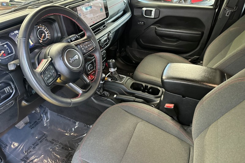 Jeep Wrangler Vehicle Full-screen Gallery Image 10