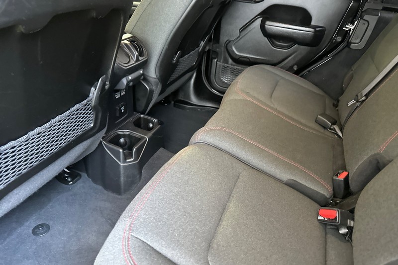 Jeep Wrangler Vehicle Full-screen Gallery Image 14
