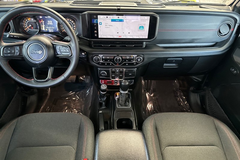 Jeep Wrangler Vehicle Full-screen Gallery Image 15