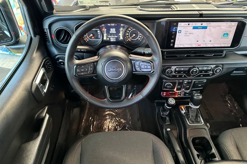 Jeep Wrangler Vehicle Full-screen Gallery Image 16