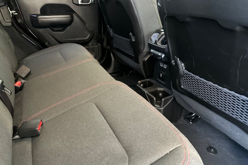 Jeep Wrangler Vehicle Full-screen Gallery Image 18