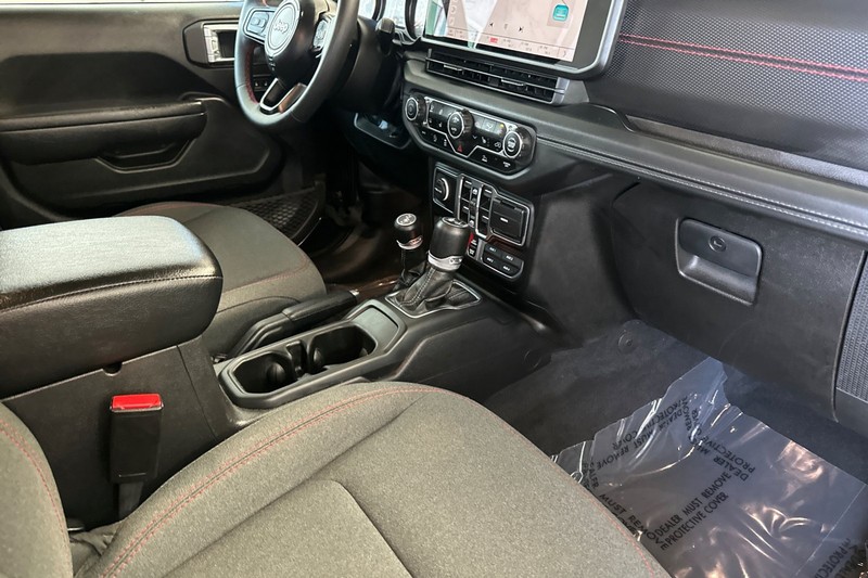 Jeep Wrangler Vehicle Full-screen Gallery Image 19