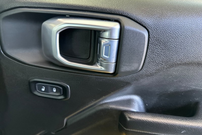 Jeep Wrangler Vehicle Full-screen Gallery Image 21