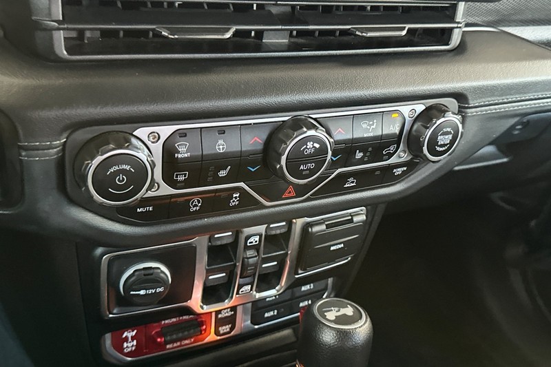Jeep Wrangler Vehicle Full-screen Gallery Image 28