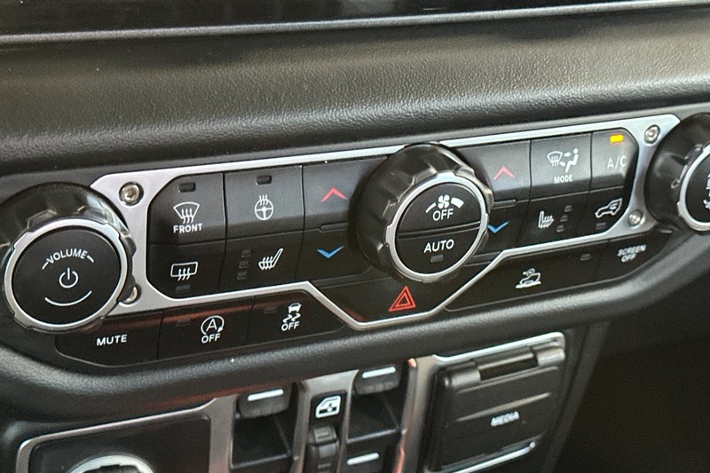 Jeep Wrangler Vehicle Full-screen Gallery Image 29
