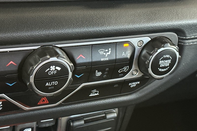 Jeep Wrangler Vehicle Full-screen Gallery Image 30
