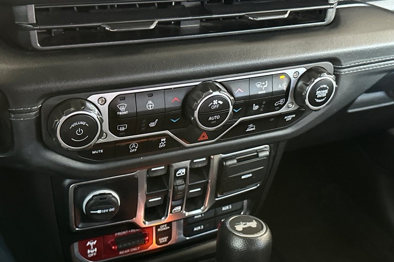 Jeep Wrangler Vehicle Full-screen Gallery Image 31