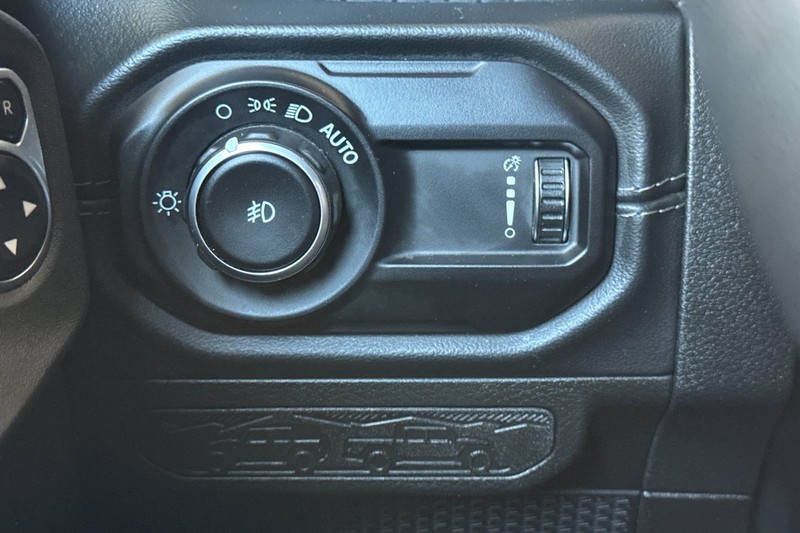 Jeep Wrangler Vehicle Full-screen Gallery Image 43