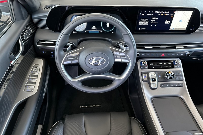 Hyundai Palisade Vehicle Full-screen Gallery Image 16