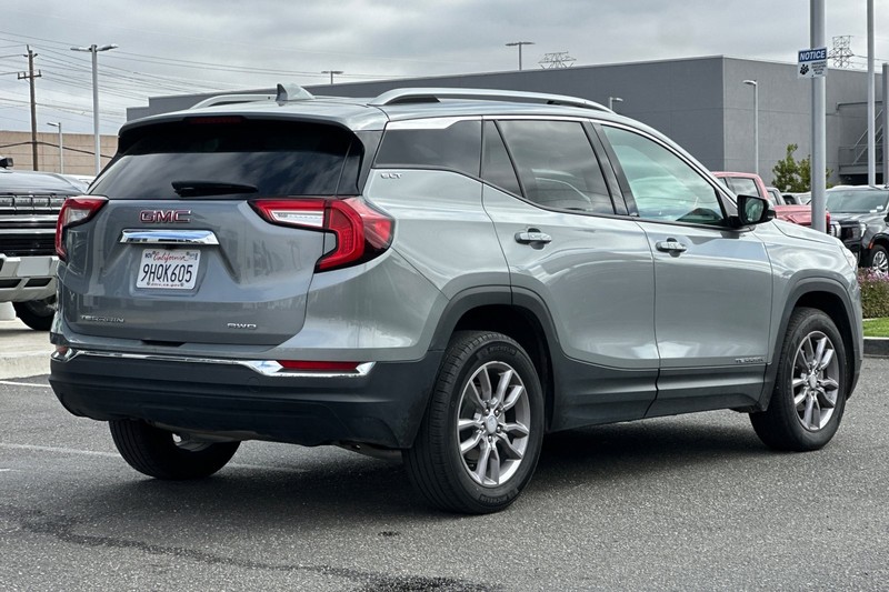 GMC Terrain Vehicle Full-screen Gallery Image 04