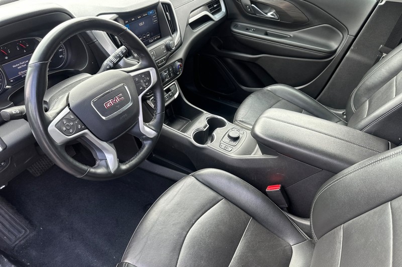 GMC Terrain Vehicle Full-screen Gallery Image 10