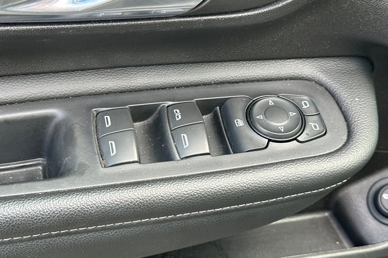 GMC Terrain Vehicle Full-screen Gallery Image 12