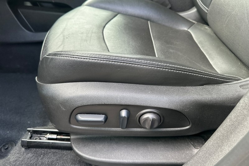 GMC Terrain Vehicle Full-screen Gallery Image 13