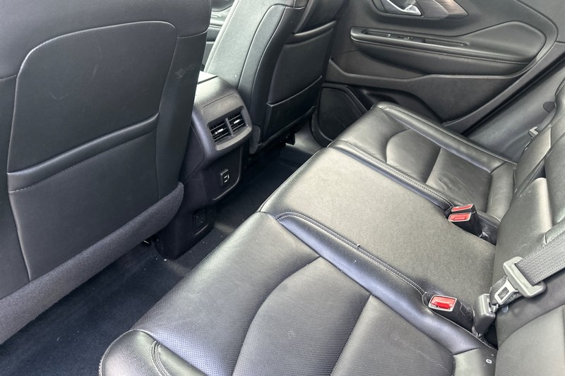 GMC Terrain Vehicle Full-screen Gallery Image 14