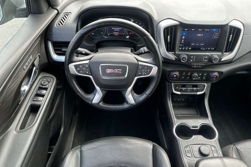 GMC Terrain Vehicle Full-screen Gallery Image 16