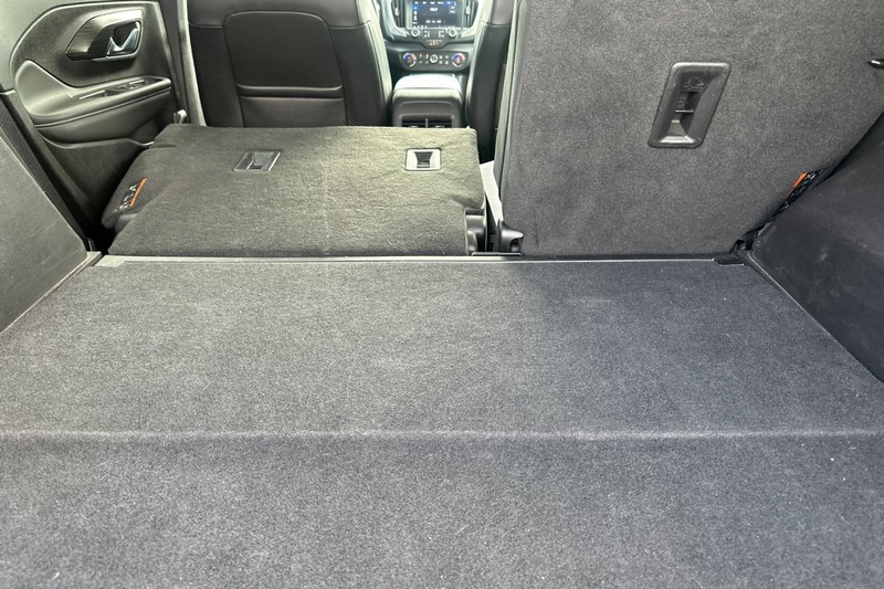 GMC Terrain Vehicle Full-screen Gallery Image 17
