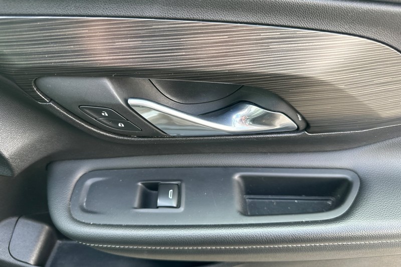 GMC Terrain Vehicle Full-screen Gallery Image 21