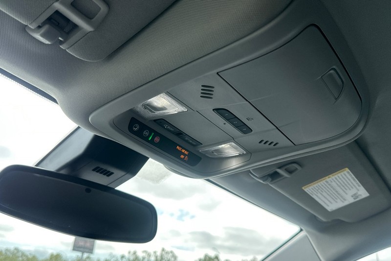 GMC Terrain Vehicle Full-screen Gallery Image 24