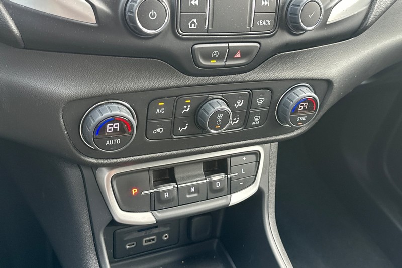 GMC Terrain Vehicle Full-screen Gallery Image 28