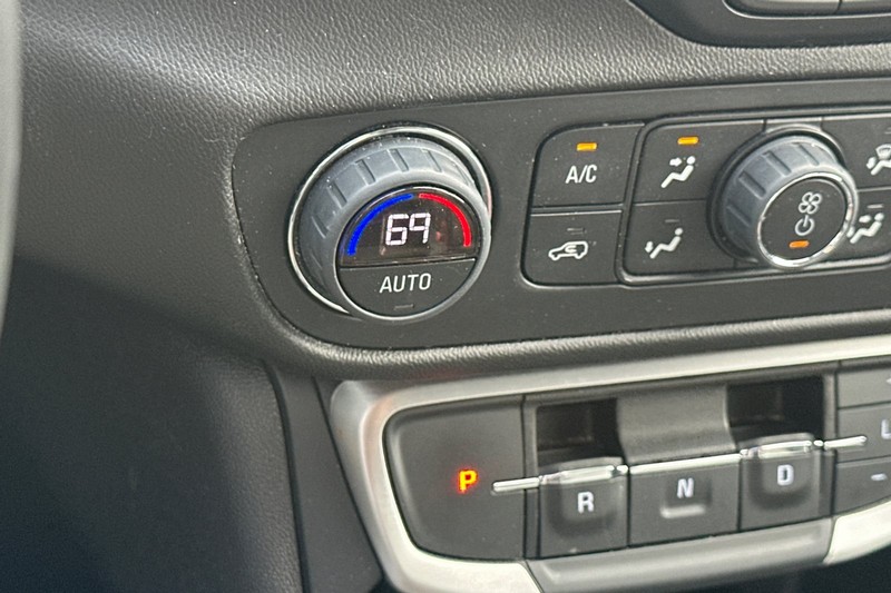 GMC Terrain Vehicle Full-screen Gallery Image 29