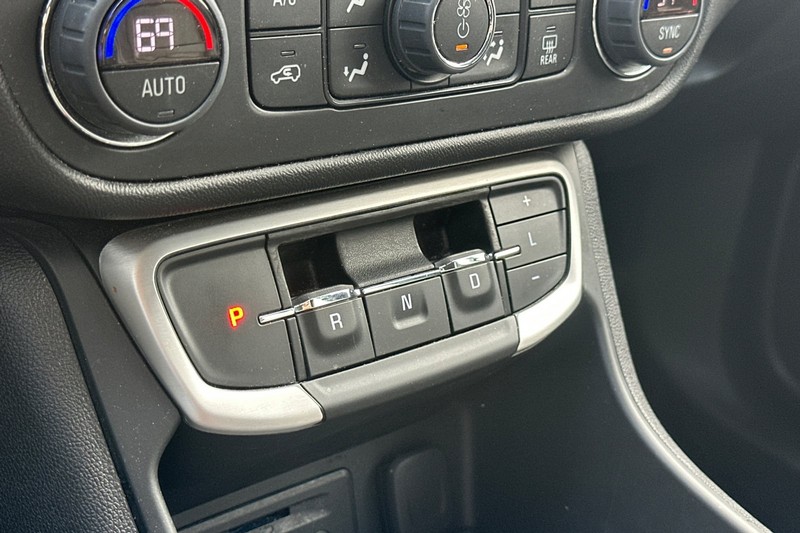 GMC Terrain Vehicle Full-screen Gallery Image 33