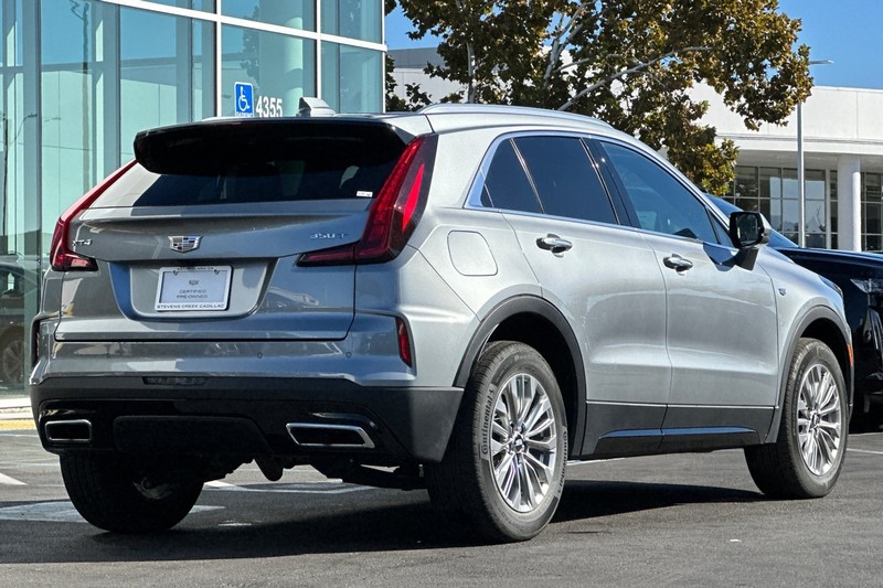 Cadillac XT4 Vehicle Full-screen Gallery Image 04