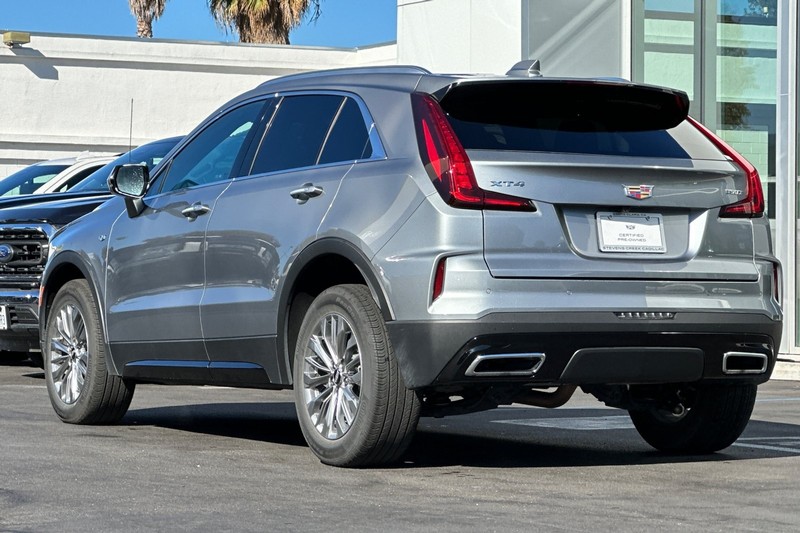 Cadillac XT4 Vehicle Full-screen Gallery Image 06