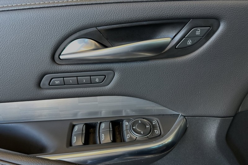 Cadillac XT4 Vehicle Full-screen Gallery Image 11