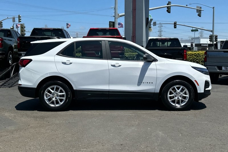 Chevrolet Equinox Vehicle Full-screen Gallery Image 03