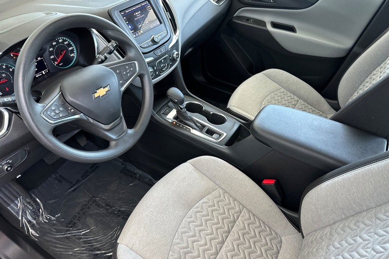 Chevrolet Equinox Vehicle Full-screen Gallery Image 10