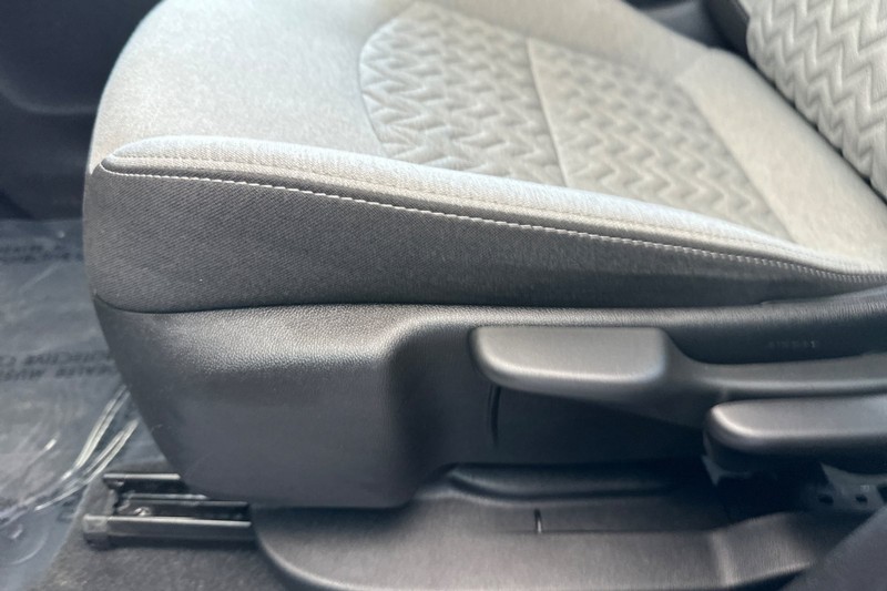 Chevrolet Equinox Vehicle Full-screen Gallery Image 13