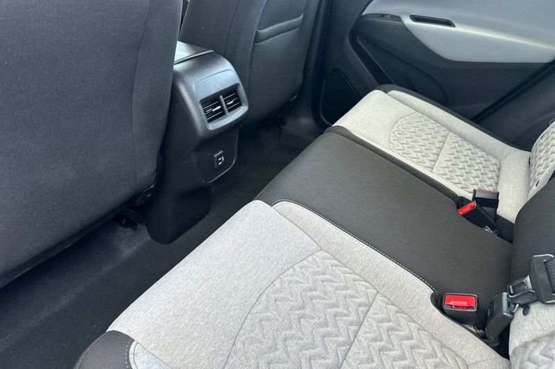 Chevrolet Equinox Vehicle Full-screen Gallery Image 14