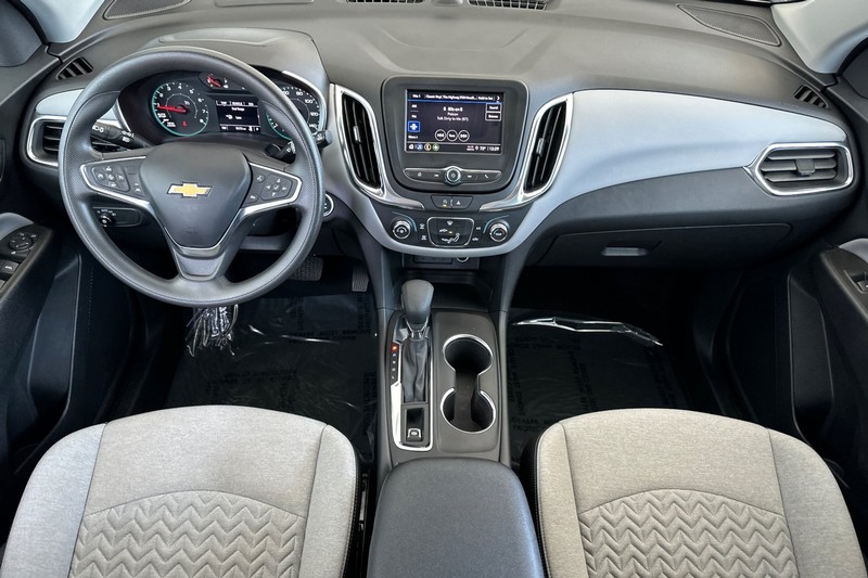 Chevrolet Equinox Vehicle Full-screen Gallery Image 15