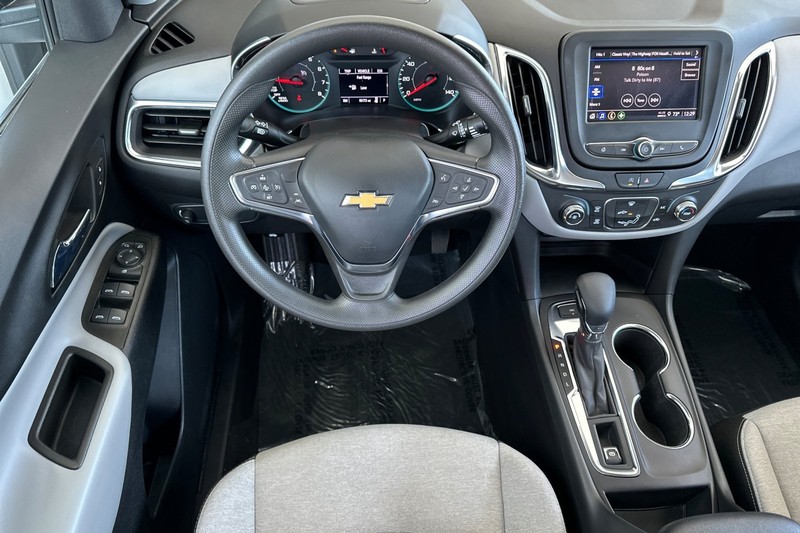 Chevrolet Equinox Vehicle Full-screen Gallery Image 16