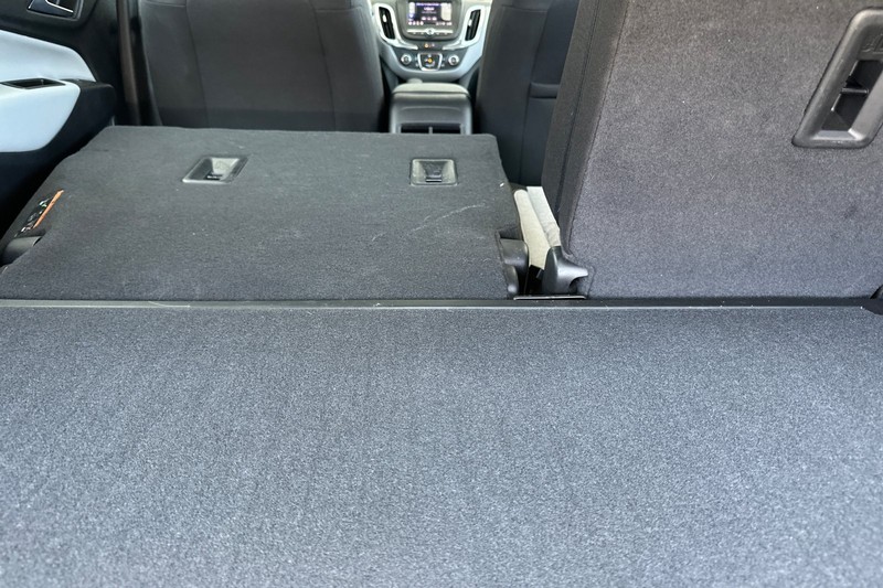 Chevrolet Equinox Vehicle Full-screen Gallery Image 17