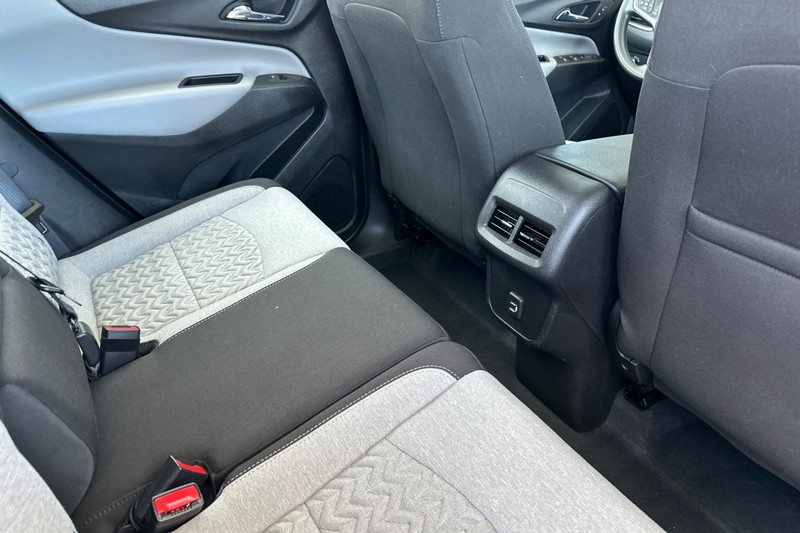 Chevrolet Equinox Vehicle Full-screen Gallery Image 18