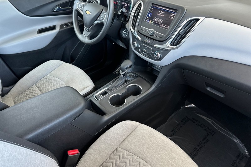Chevrolet Equinox Vehicle Full-screen Gallery Image 19