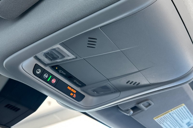 Chevrolet Equinox Vehicle Full-screen Gallery Image 23