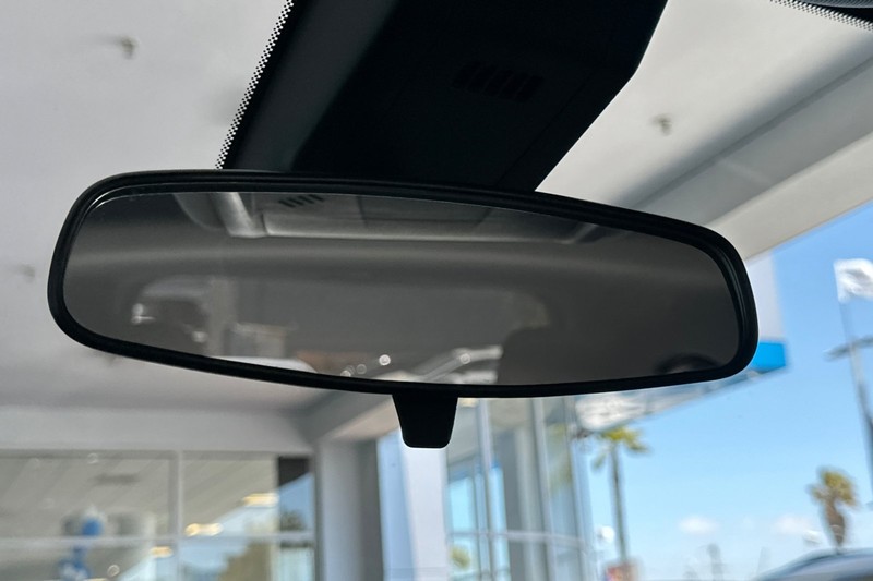 Chevrolet Equinox Vehicle Full-screen Gallery Image 24