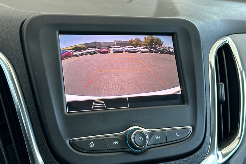 Chevrolet Equinox Vehicle Full-screen Gallery Image 26