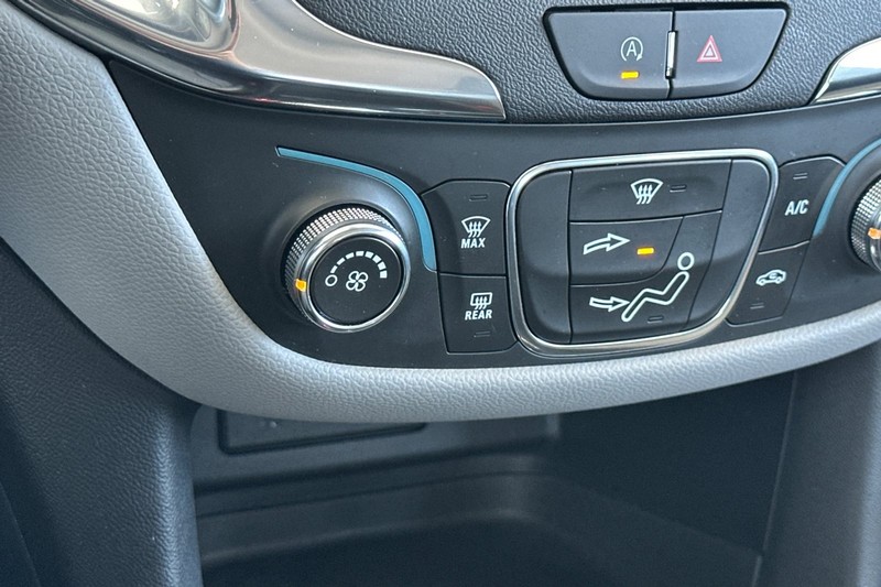 Chevrolet Equinox Vehicle Full-screen Gallery Image 28