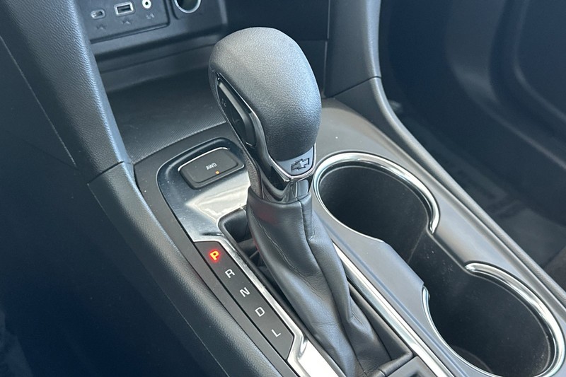 Chevrolet Equinox Vehicle Full-screen Gallery Image 32