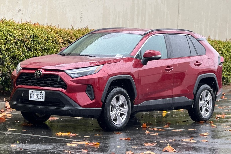 Toyota RAV4 Vehicle Full-screen Gallery Image 08